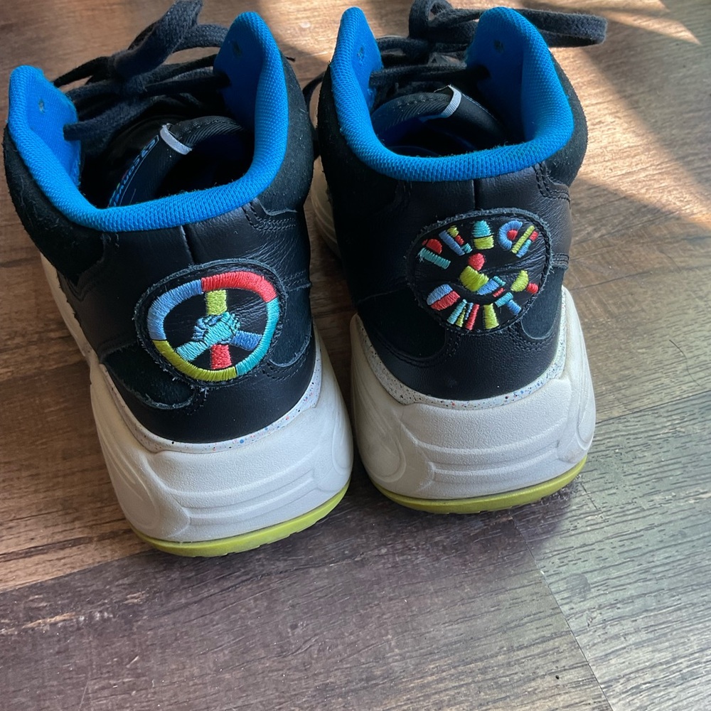 Converse “Peace & Unity” Black Blue Men’s 9.5 Women’s 11 sneakers high top